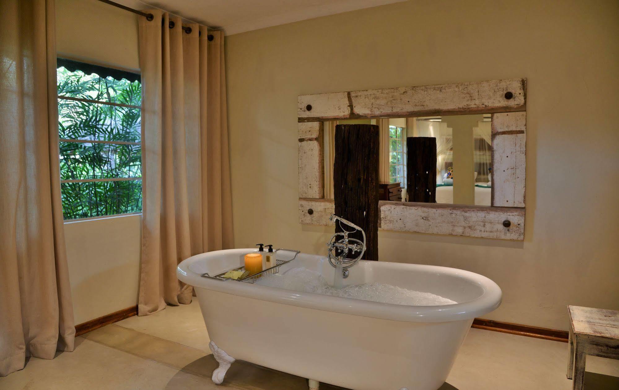 Bayete Guest Lodge Victoriawatervallen Buitenkant foto