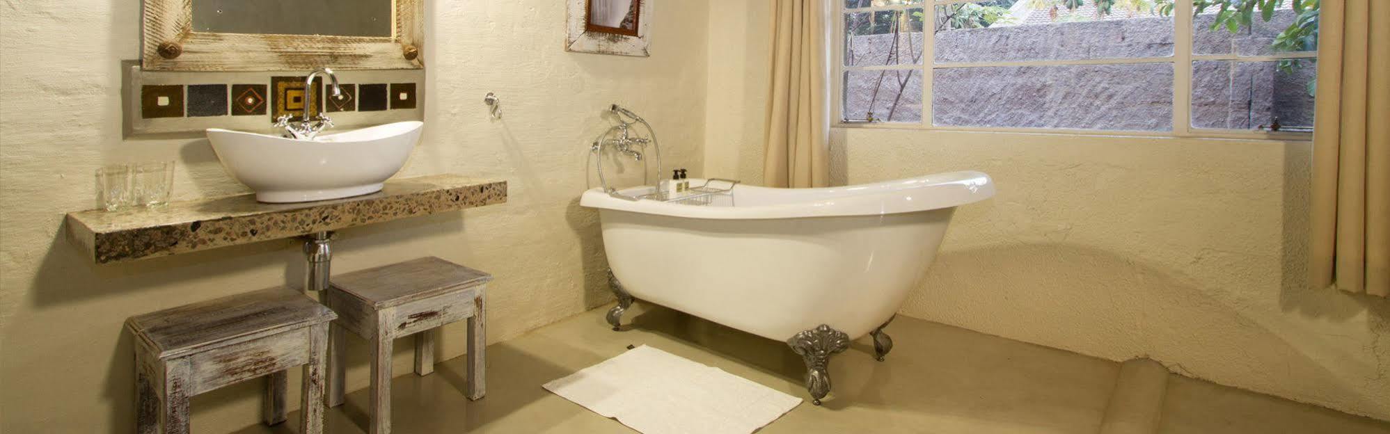 Bayete Guest Lodge Victoriawatervallen Buitenkant foto
