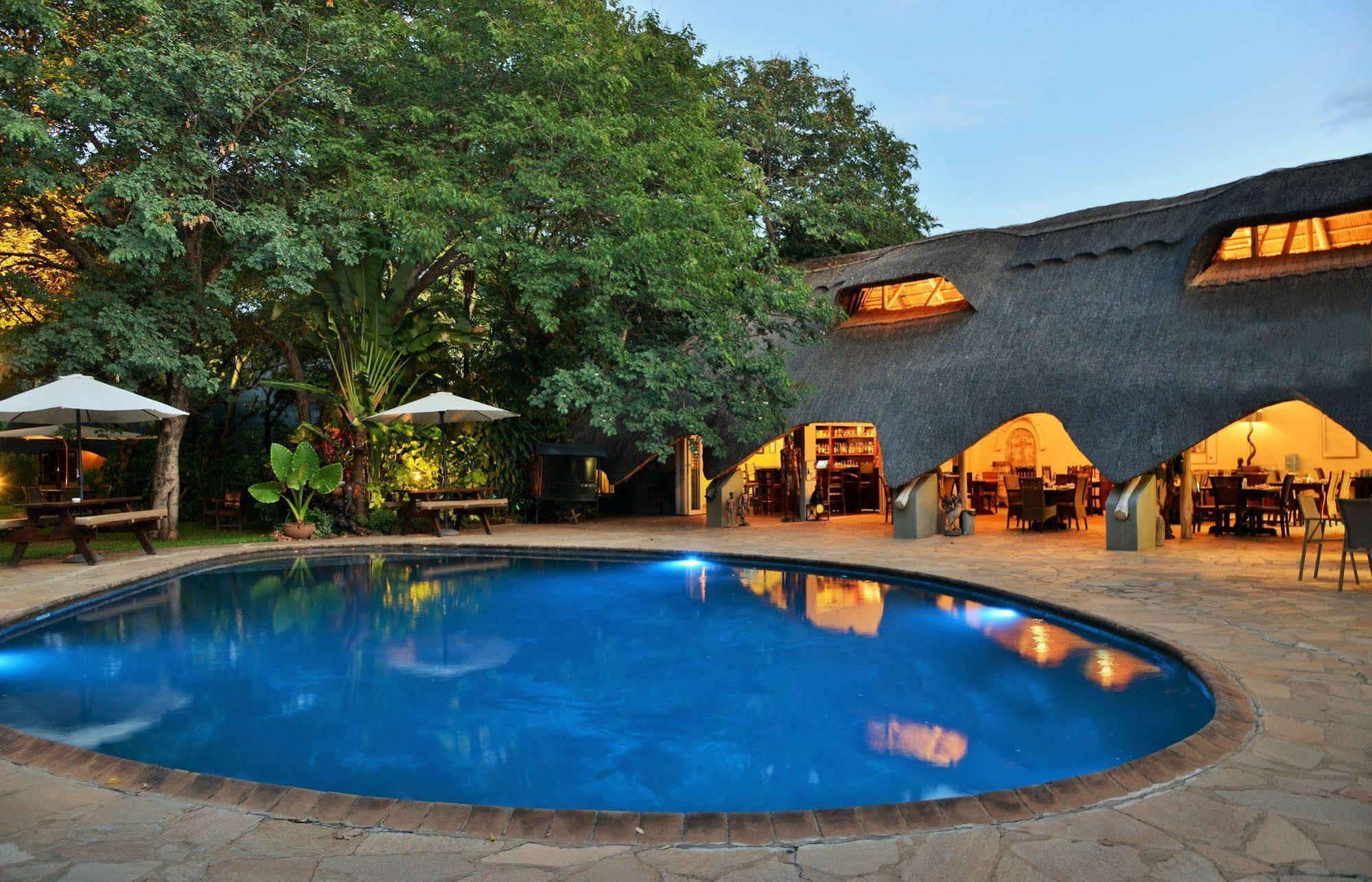 Bayete Guest Lodge Victoriawatervallen Buitenkant foto